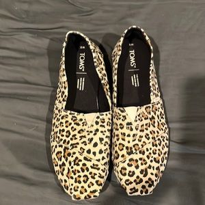 Cheetah print Toms women’s size 8 shoes